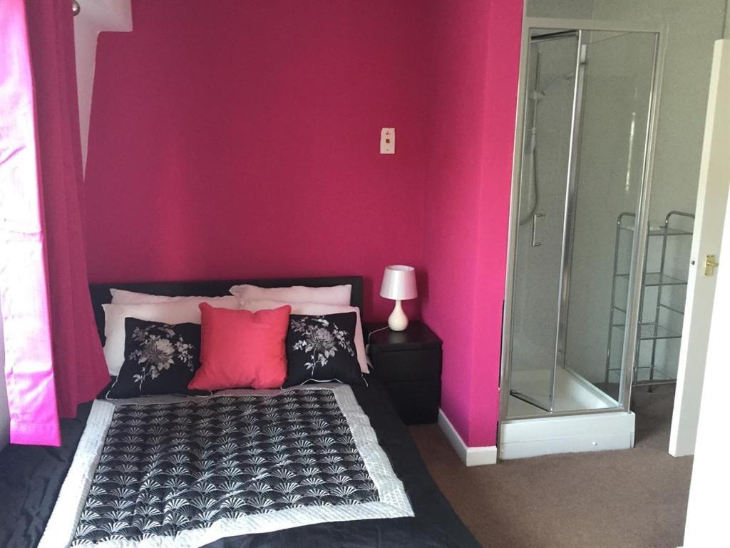 City Central Location, 2 Min To The Sea, 4-Bedroom St Margarers Townhouse, Car-Park & Conference Centre Nearby, Shops, Coffee Shops & Restaurants - Walking Distance Hove Chambre photo